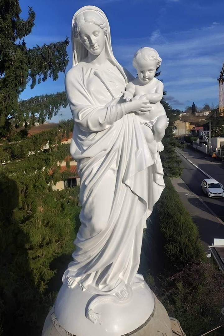 Nettoyage statue France