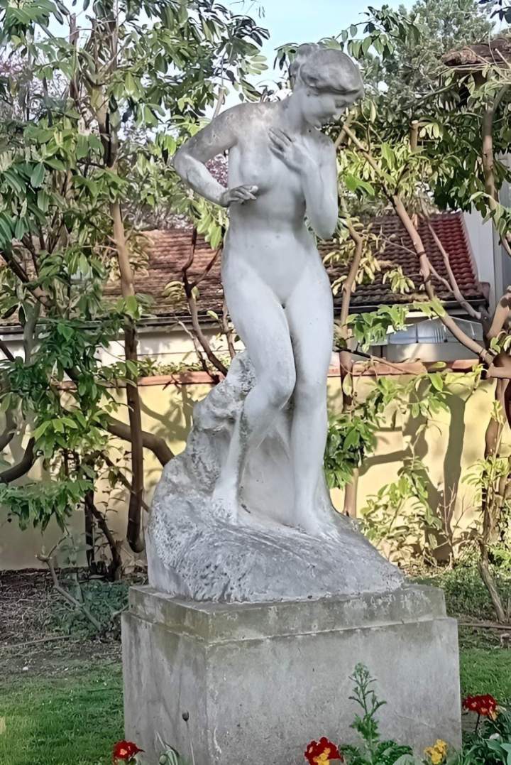 Statue figure féminine à entretenir Auvergne Rhône Alpes